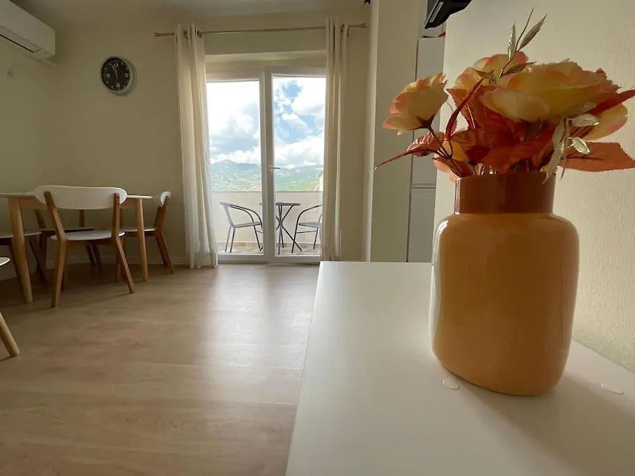 Spring Apartment In Përmet